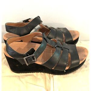 Vionic Tawny II Platform Black Leather Sandal - Size 7